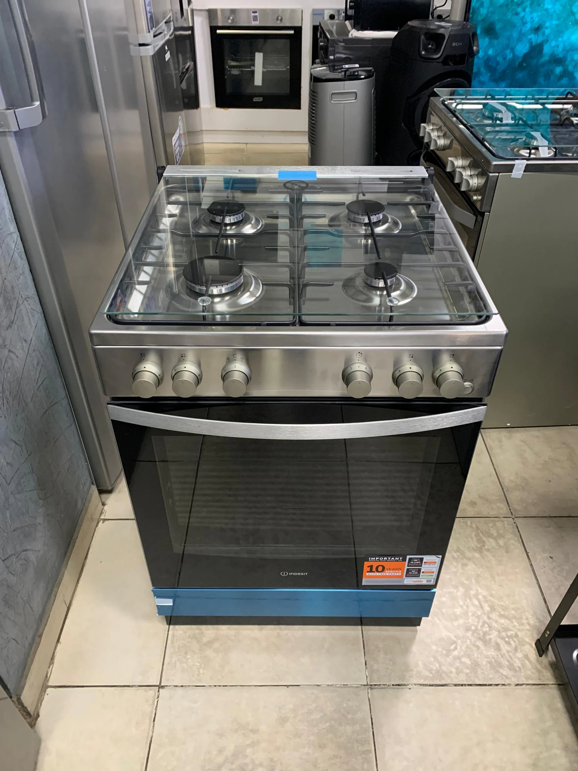 Cuisinière Indesit 4feux à gaz 60X60 four à gaz gris IS67G1PCX/MEA
