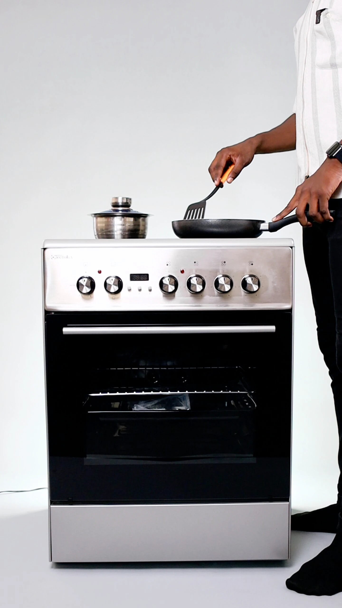 Cuisinière Technolux induction 4feux électrique 60X60 gris TCX66FSXVTC